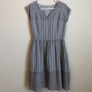 DE Collection Gray Short Sleeved Dress Size Small